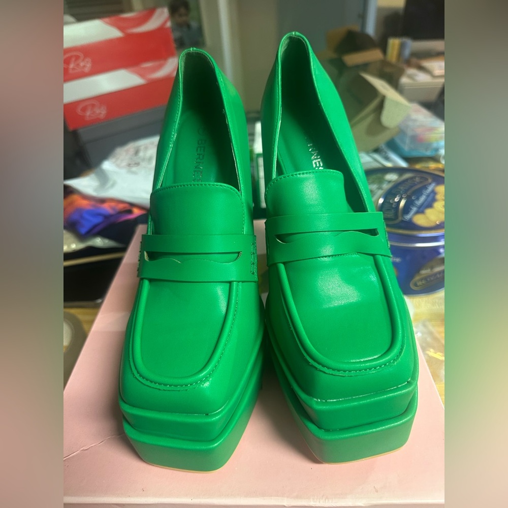 NIB Berness High Heeled Loafer in Green - Size 7